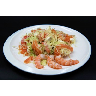 Салат з лососем та тигровими креветками